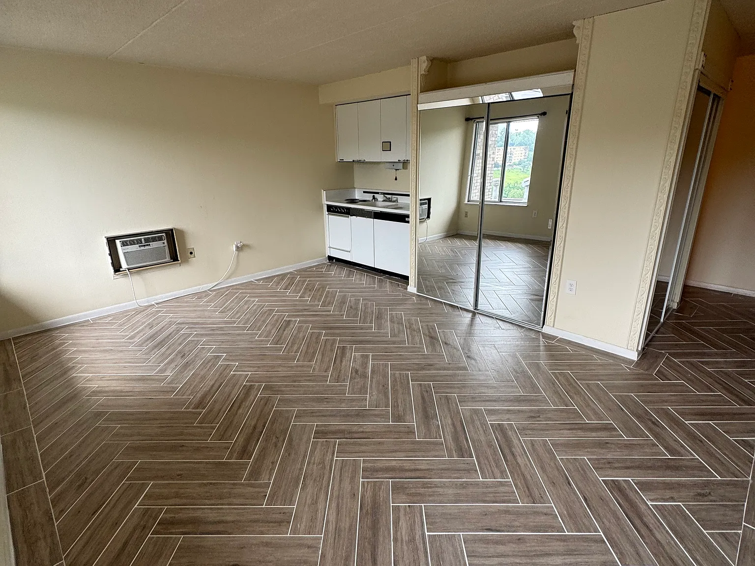 Studio, 525 sqft, $1,100 — Photo 1