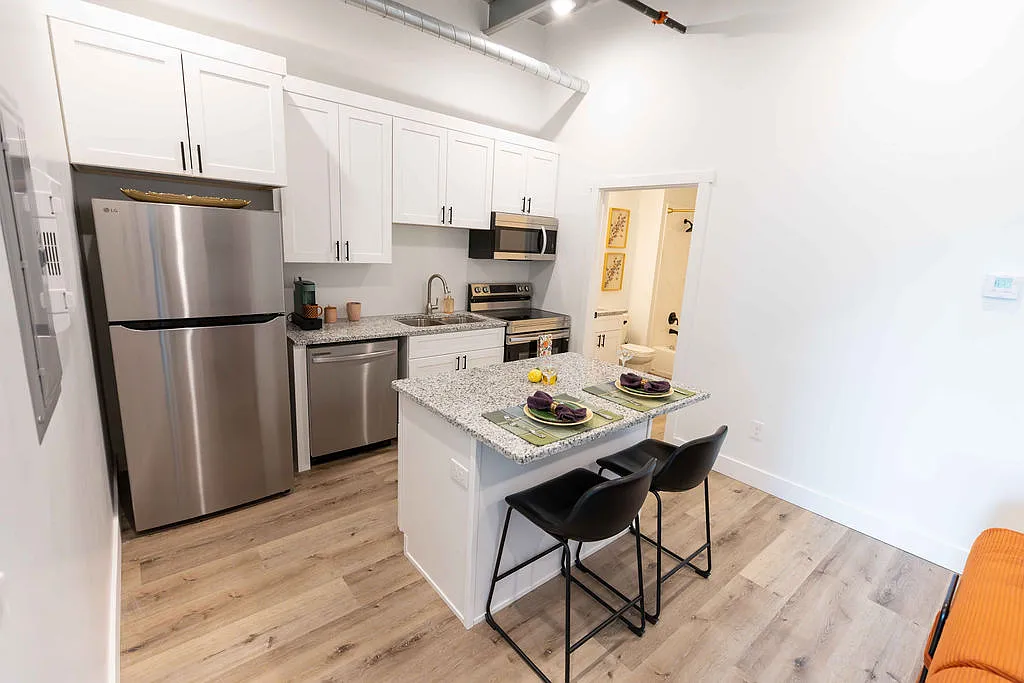 2 bed, $1,250 — Photo 4