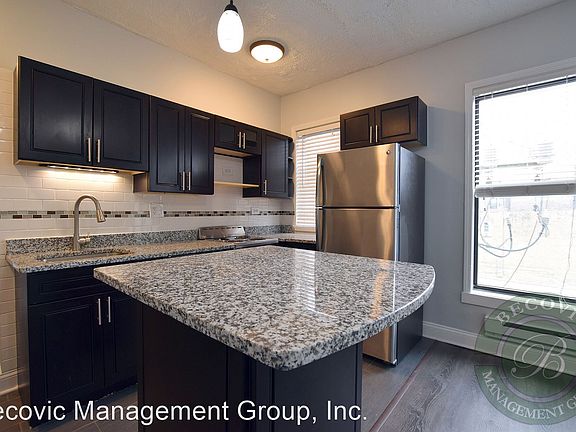 3rd image of 4520 N Clarendon Ave #3238865