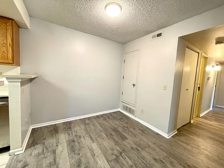 8555 Fairmount Dr #E203-E20 — Photo 27