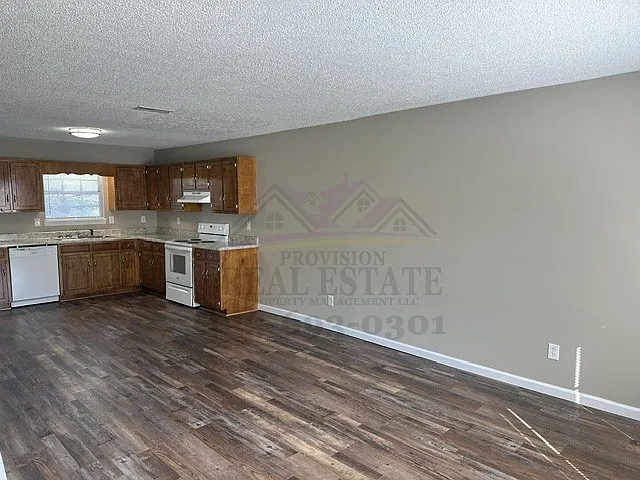 2 bed, 1.5 bath, $1,095 — Photo 2