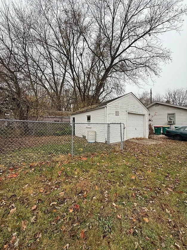2 bed, $800 — Photo 1