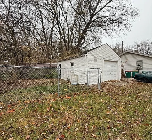 1652 E Hickory St — Photo 1