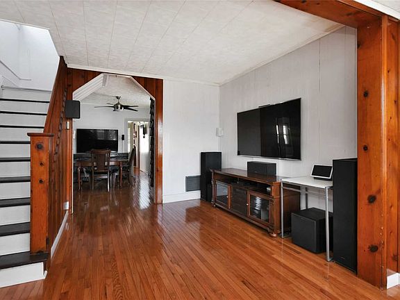 5th image of 372 Roquette Ave