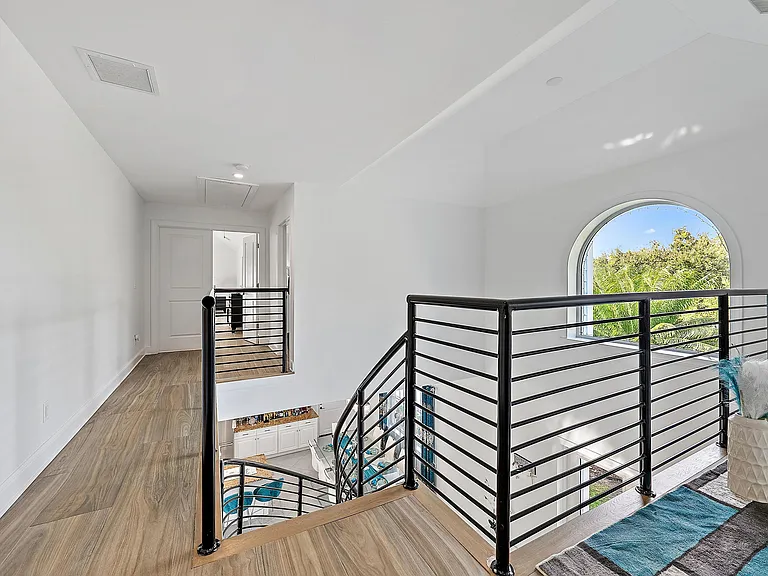 100 Norwood Rd — Photo 16