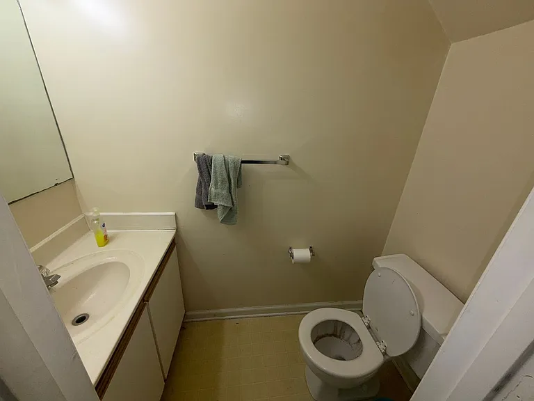 405 Laurence Ln — Photo 3