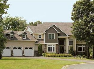 1834 Preserve Ct, Shakopee, MN 55379