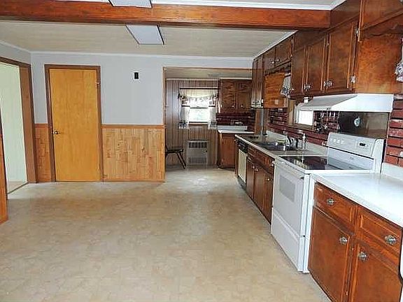 3rd image of 13 Carver St