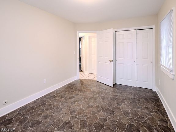 5th image of 88 Trinity St