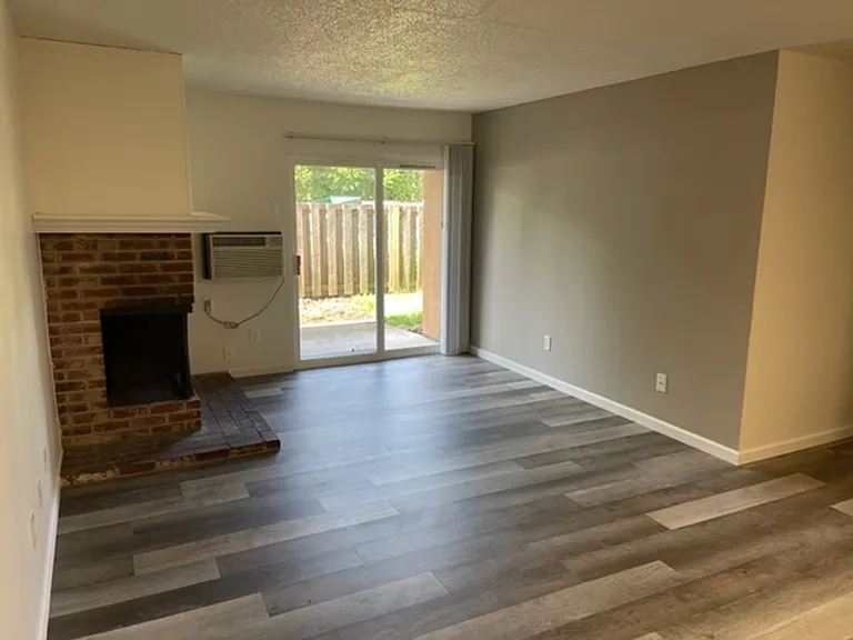 4875 SW Lombard Ave — Photo 2