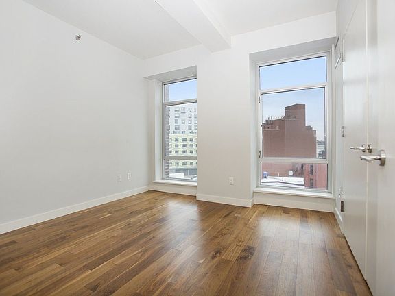 4th image of 1063 Jackson Ave APT 6C