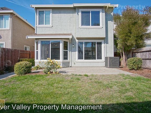 3rd image of 3216 Village Plaza Dr