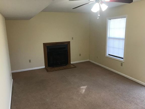5th image of 1010 Cherry Creek Dr