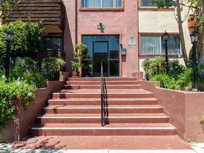 5403 Newcastle Ave APT 42, Encino, CA, 91316