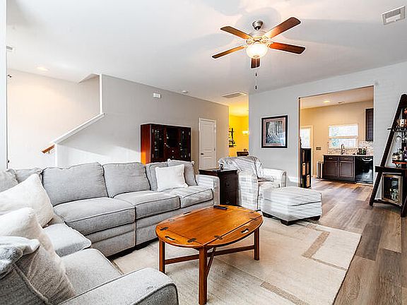 3rd image of 9135 Parlor Dr