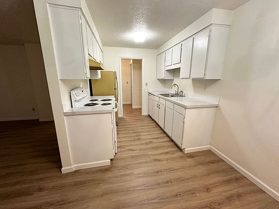 5th image of 6055 SW 68th Ct