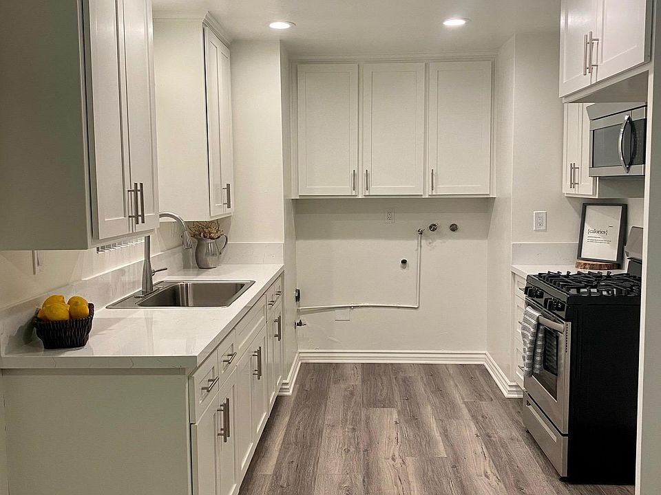 Newly remodeled Kitchen with Washer & Dryer hookup