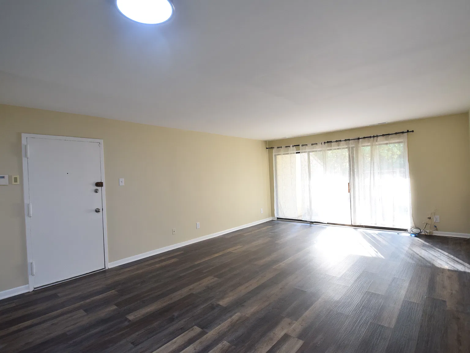 2 bed, 1082 sqft, $2,200 — Photo 4