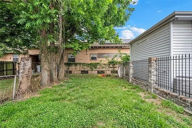 2428 Eagle St — Photo 12