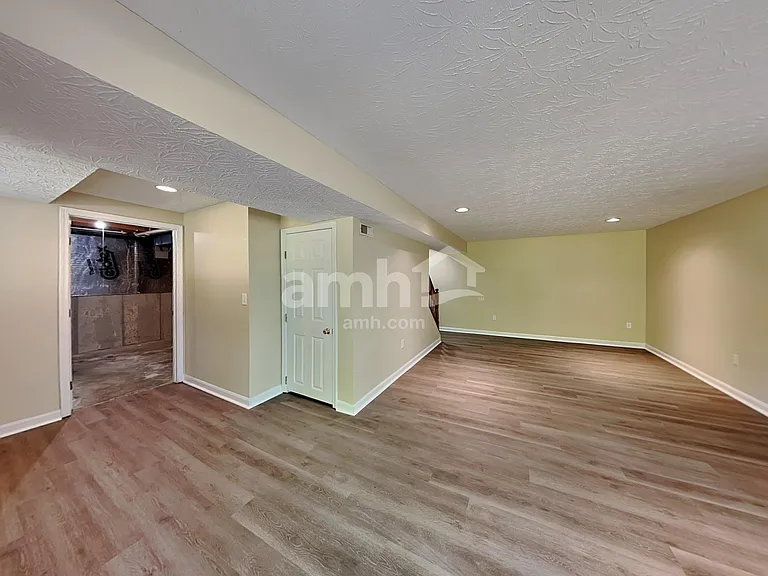 725 Kent Cir — Photo 19