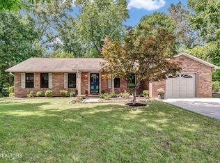 1613 McIlvaine Dr, Maryville, TN 37803