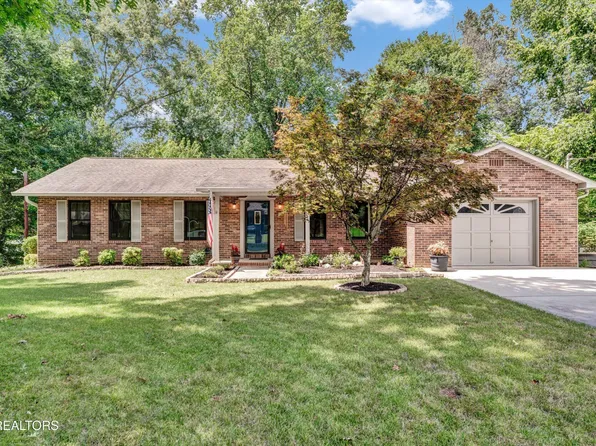 1613 McIlvaine Dr, Maryville, TN 37803