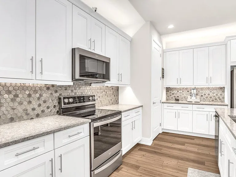 12976 Pembroke Dr — Photo 11
