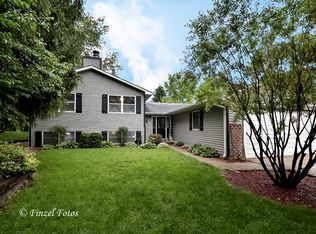 530 S Prairie St, Cary, IL 60013