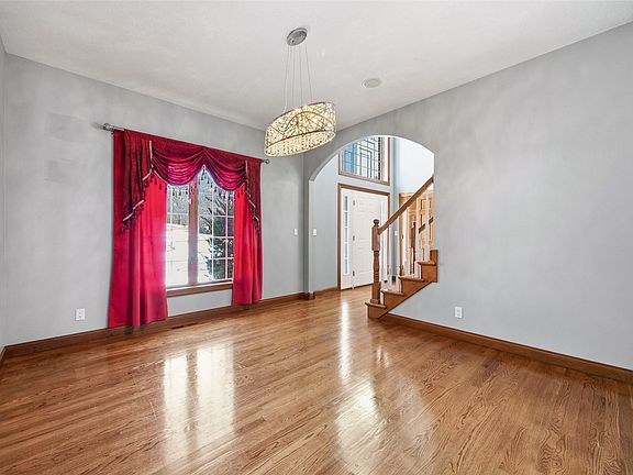 4th image of 195 Morgan Ct
