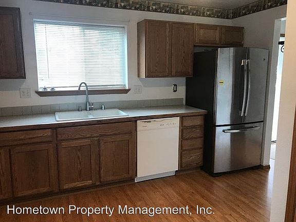 3rd image of 1804 Fairview St NE