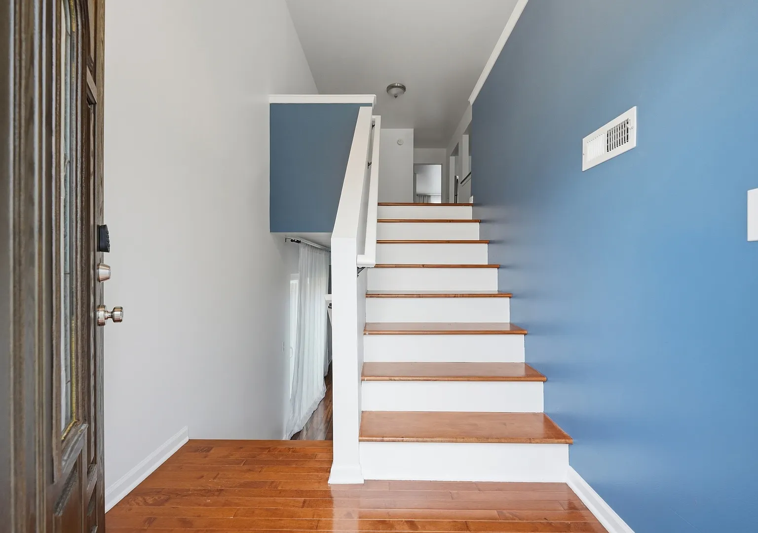 2 bed, 1380 sqft, $2,400 — Photo 2