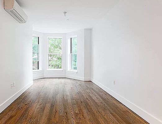 5th image of 224 Hawthorne St #3C
