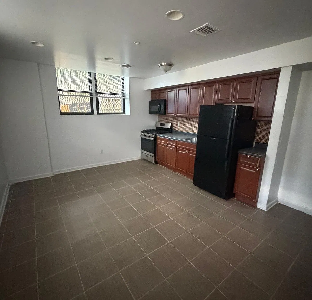 2 bed, 1000 sqft, $1,695 — Photo 1