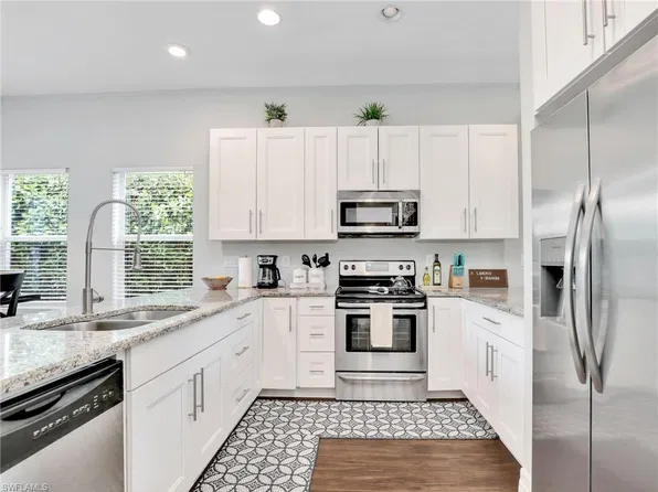 3037 Lunar St, Naples, FL 34112