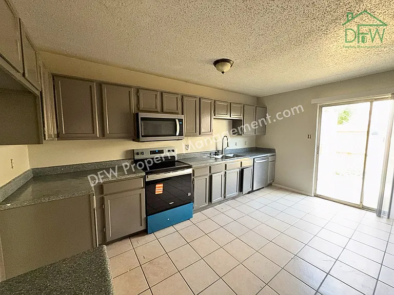10500 Lake June Rd #H1 — Photo 6