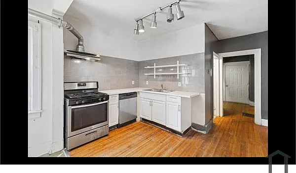 1601 E Main St #4 — Photo 3