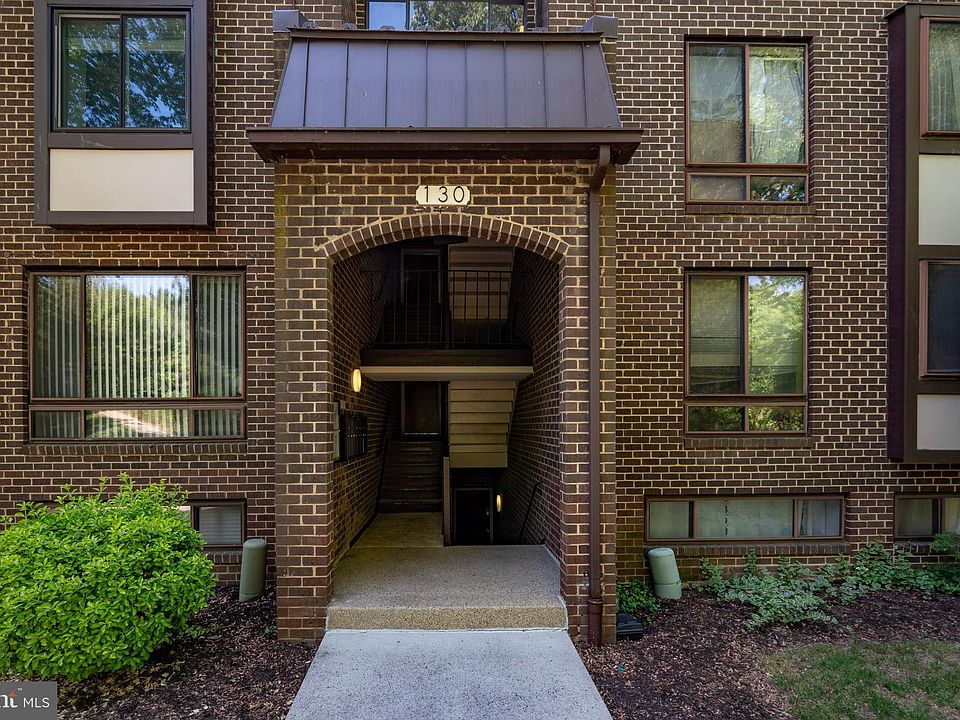 1st image of 130 Roberts Ln APT 300