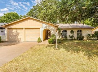 1015 S Ridgeway Dr, Cleburne, TX 76033