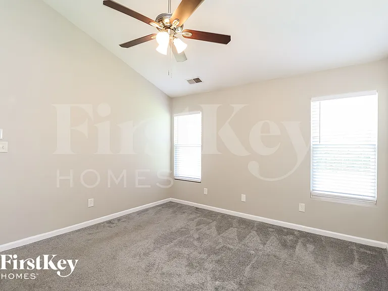 7307 Woodbourne Ln — Photo 10