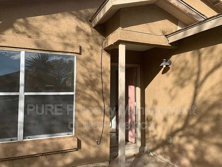 915 Blackbird Dr SW — Photo 2