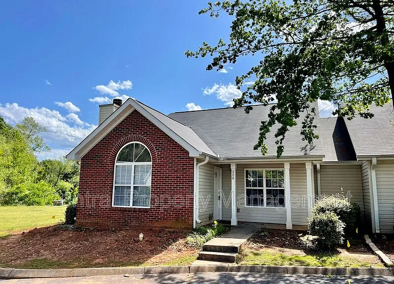 320 Woodruff Park Ln