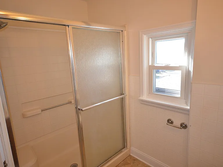 805 Saxon Ave — Photo 23