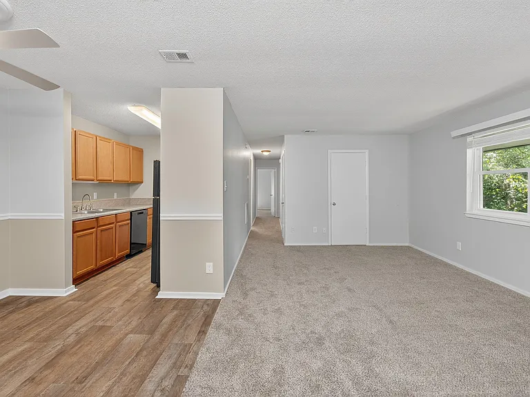 Sawbranch Apartments — Photo 45