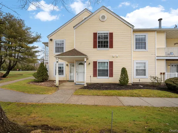 204 Fairview Circle, Middle Island, NY 11953