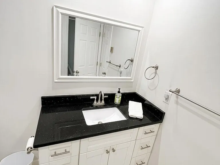 115 Amberly Dr #H — Photo 17