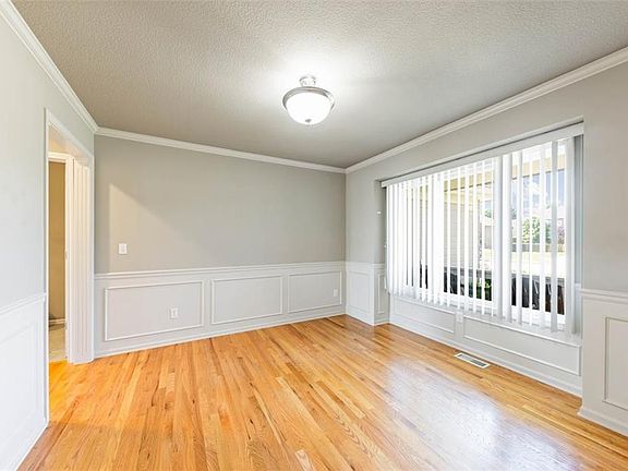 5th image of 16109 Bluegrass Ct