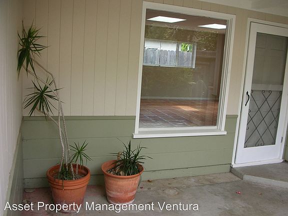 2nd image of 923 Woodstock Ln