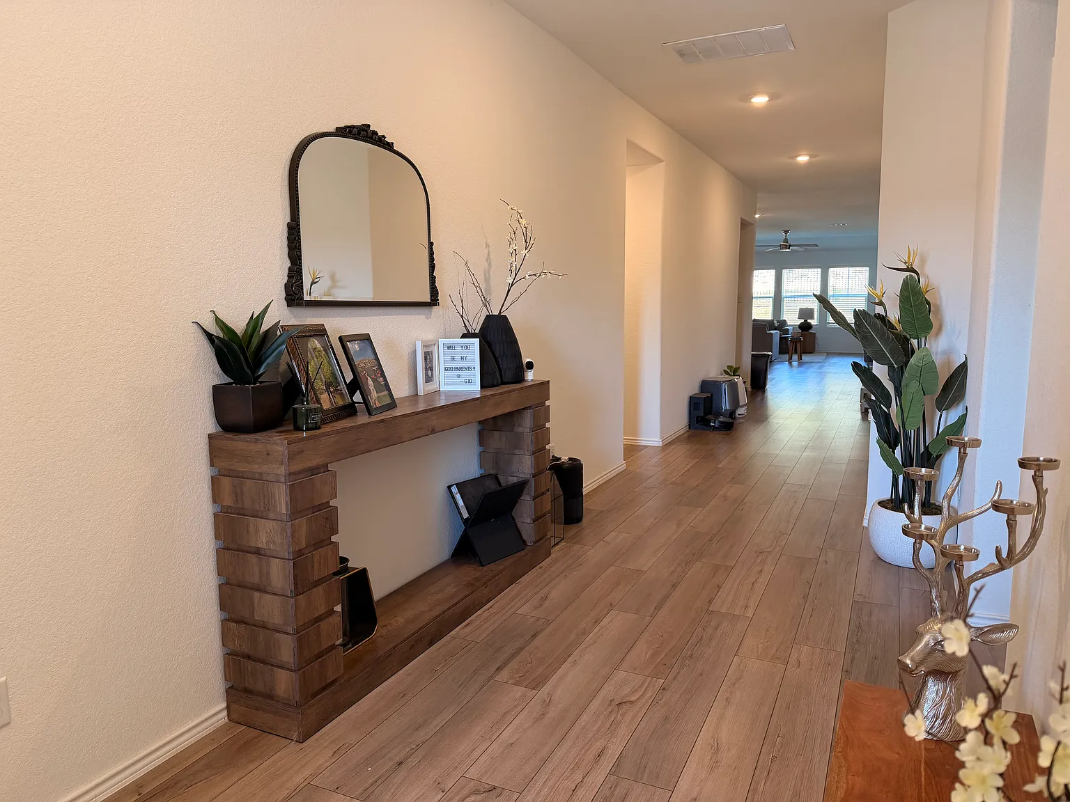 4 bed, 2338 sqft, $2,450 — Photo 3