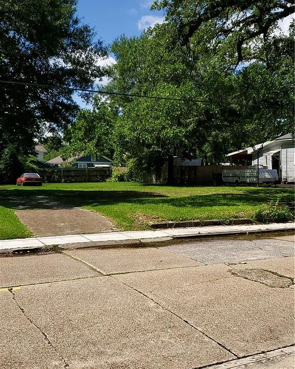 2nd image of 620 Clarence St