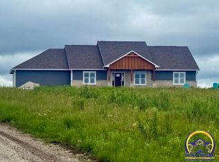 2704 NW 86th St, Topeka, KS 66618